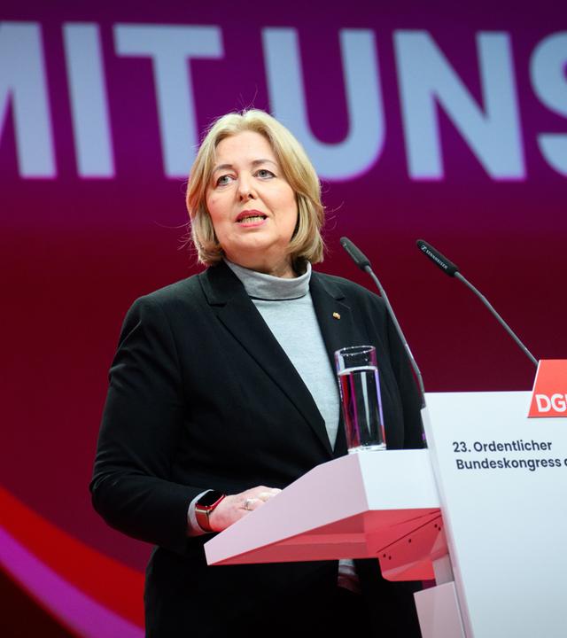Berlin: Bärbel Bas (SPD), Bundesministerin für Arbeit und Soziales, spricht beim 23. Ordentlichen Bundeskongress des Deutschen Gewerkschaftsbundes (DGB) im Estrel Congress Center.