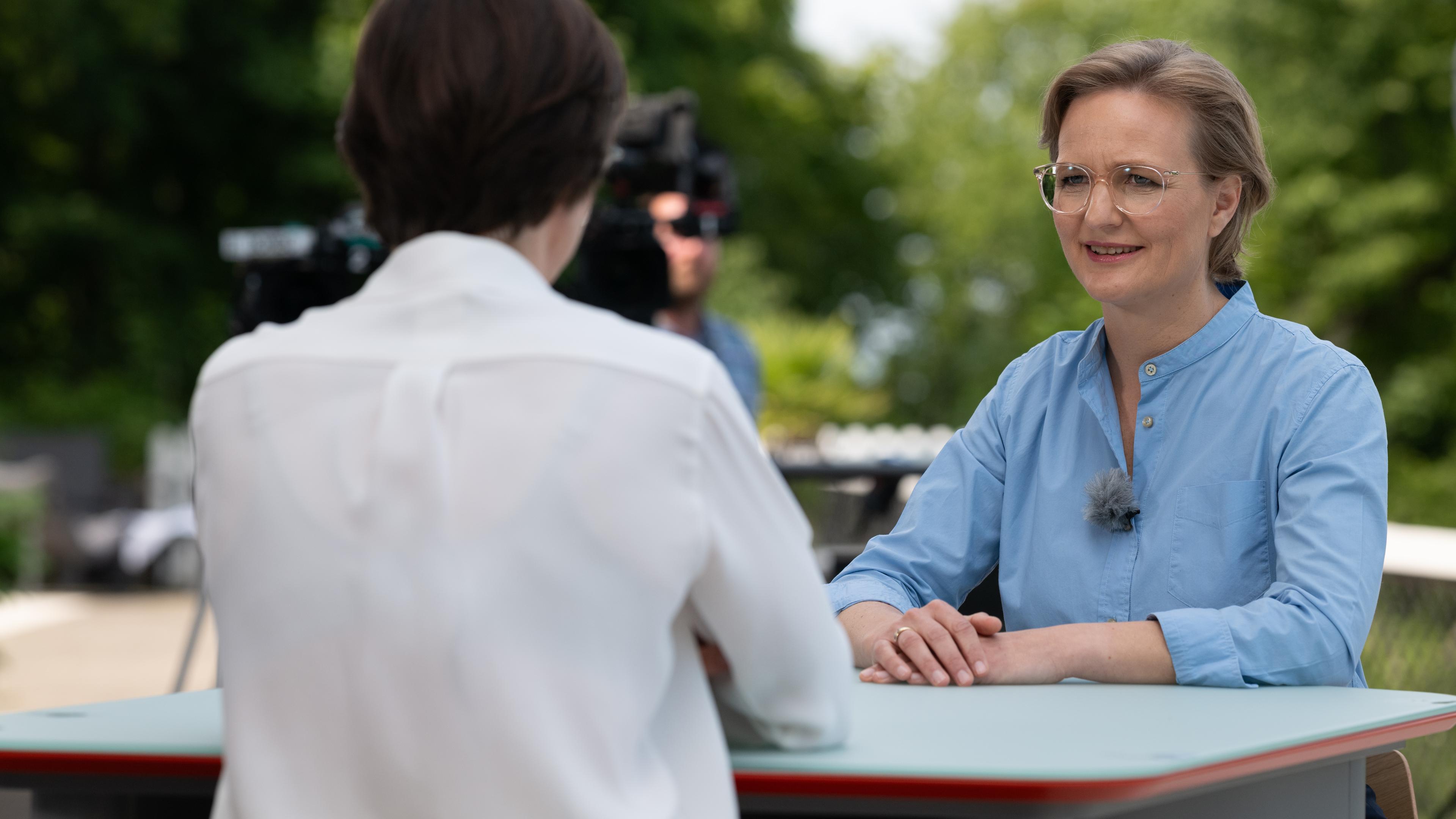 Berlin direkt - Sommerinterview 2025 - Franziska Brantner, Vorsitzende Bündnis 90/Die Grünen, im Gespräch mit Diana Zimmermann