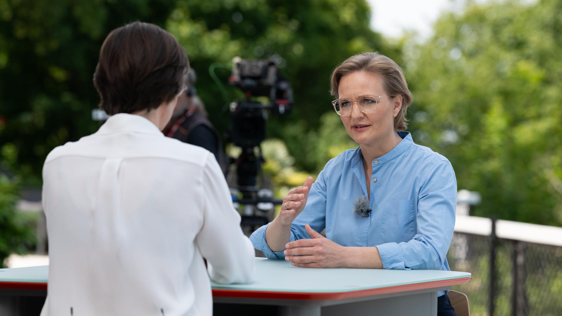 Berlin direkt - Sommerinterview 2025 - Franziska Brantner, Vorsitzende Bündnis 90/Die Grünen, im Gespräch mit Diana Zimmermann