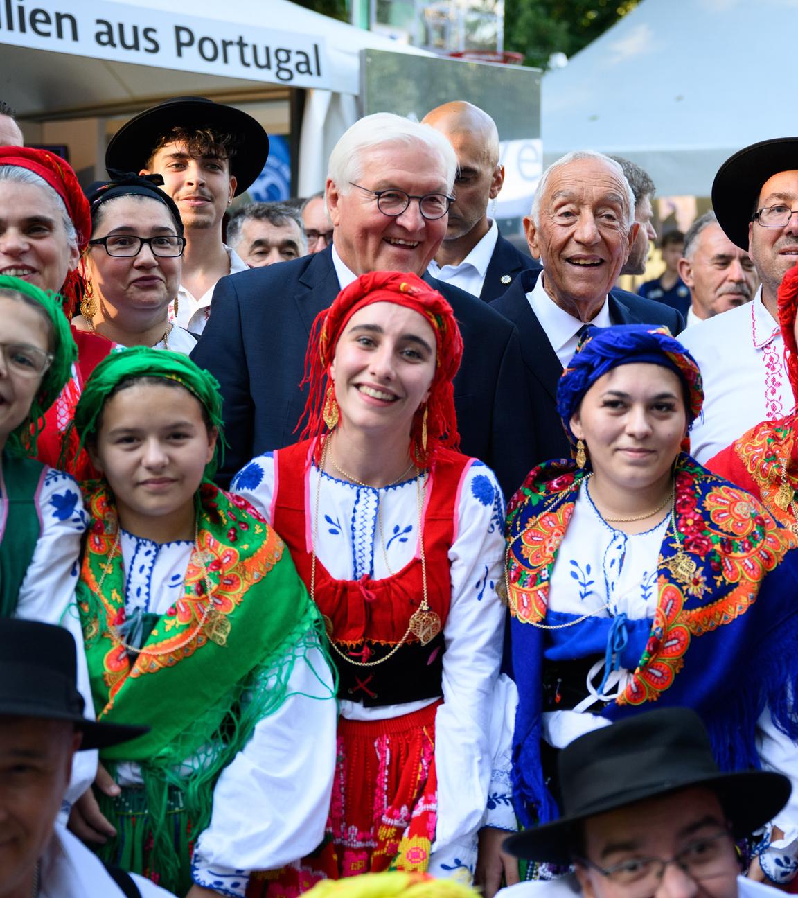Bundespräsident ehrt auf dem Volksfest