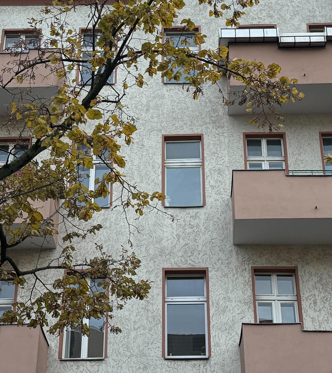 Berlin: Blick auf ein Haus in der Sonnenallee.