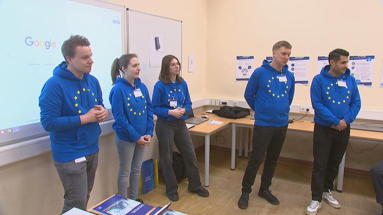 Berlin: Rollenspiel zur Europa-Wahl