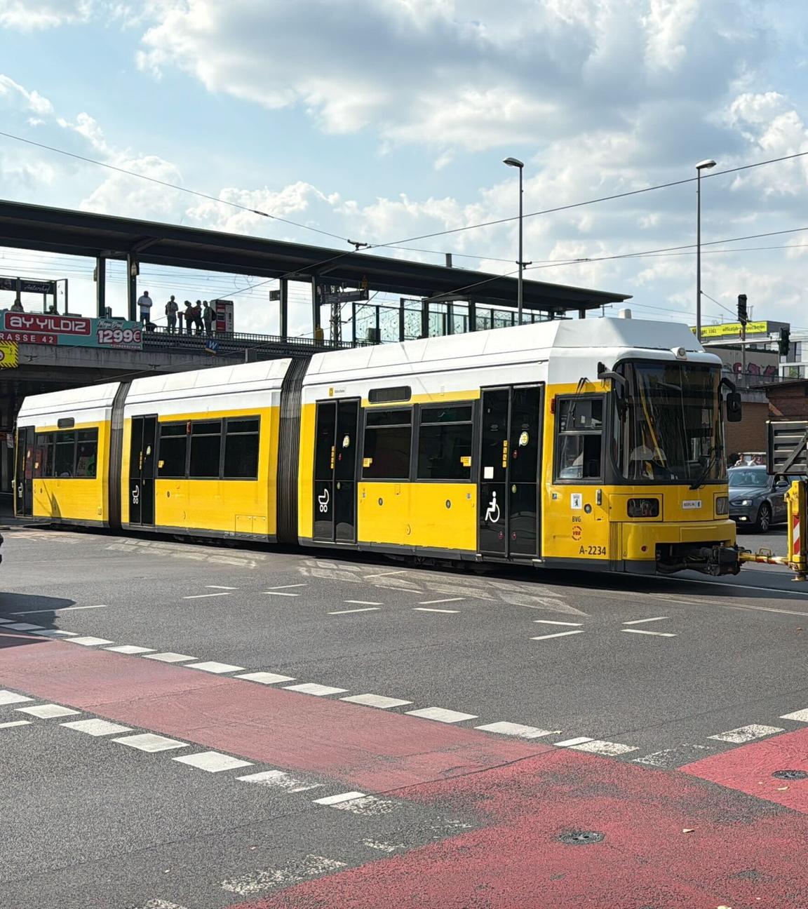Straßenbahn im Berliner Südosten aufgrund von Stromausfall stillgelegt