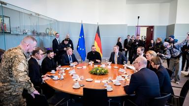 Verhandlungsrunde in Berlin zum Ukraine-Krieg, bei Ukraine-Gesprächen