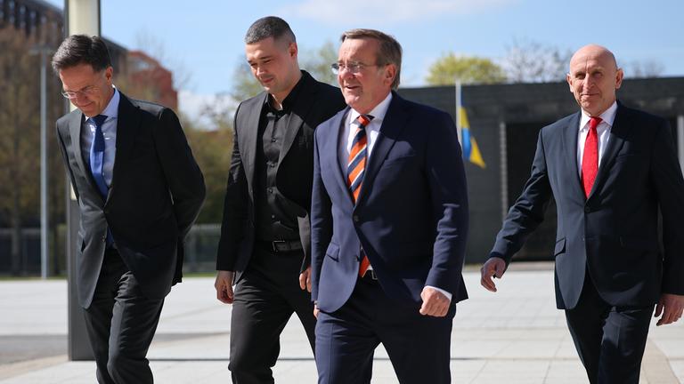 NATO-Generalsekretär Mark Rutte, der ukrainische Verteidigungsminister Mychajlo, der deutsche Verteidigungsminister Boris Pistorius und der britische Verteidigungsminister John Healey treffen am 15. April 2026 in Berlin zu einem Treffen der Ukraine Defense Contact Group (UDCG) ein. 