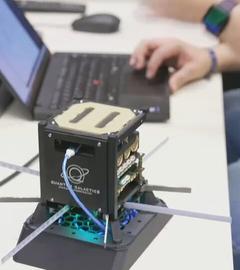Zwischen Erfindergeist und Hindernissen versuchen junge Unternehmen einen Fuß in der Branche zu finden. Um diese zu unterstützen, soll ein Innovationszentrum in Berlin entstehen.
