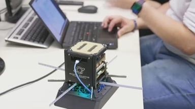 Zwischen Erfindergeist und Hindernissen versuchen junge Unternehmen einen Fuß in der Branche zu finden. Um diese zu unterstützen, soll ein Innovationszentrum in Berlin entstehen.