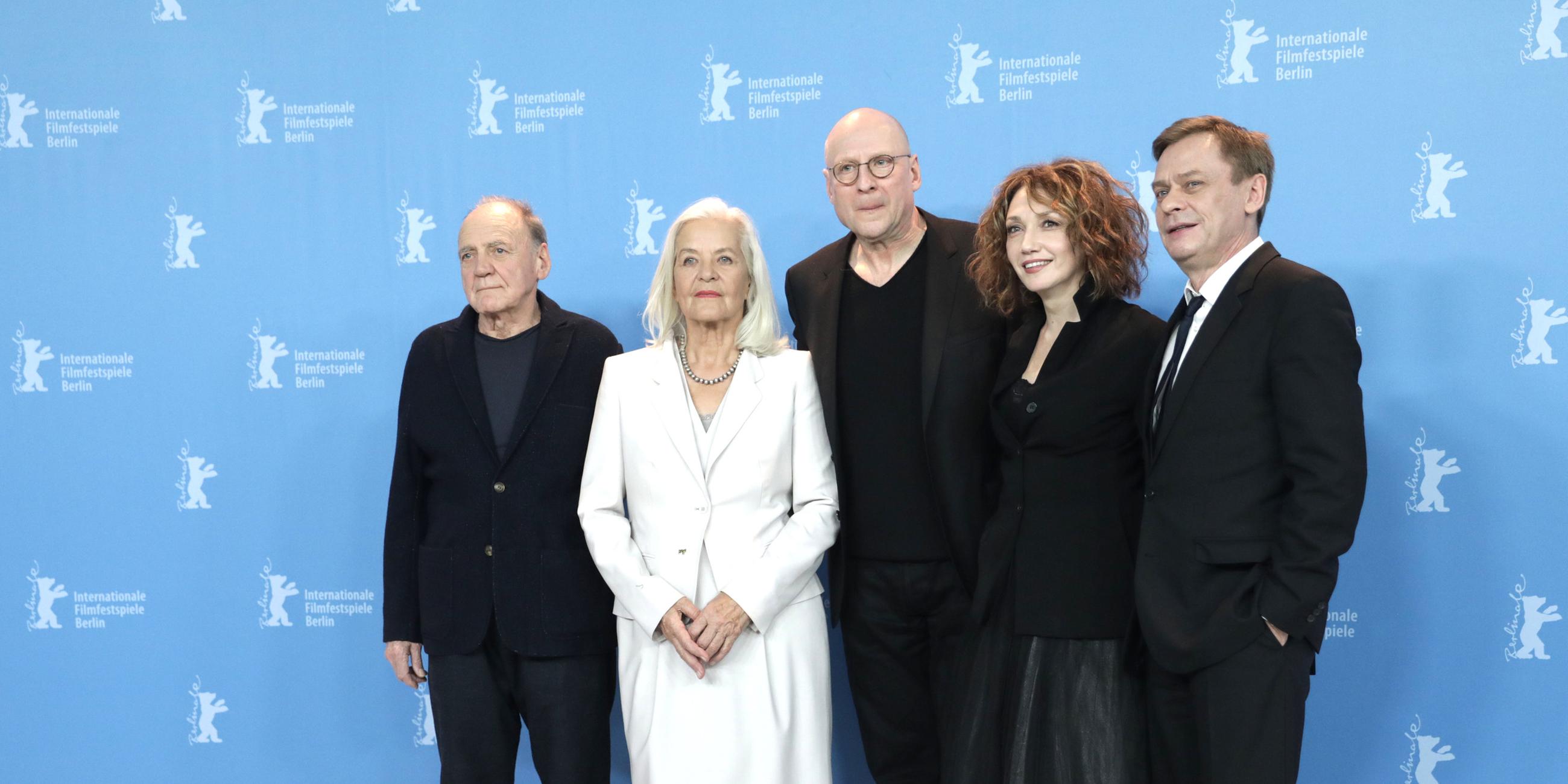 „In Zeiten des abnehmenden Lichts“: Hauptdarsteller Bruno Ganz, Hildegard Schmahl, Regisseur Matti Geschonneck, Evgina Dodina und Sylvester Groth bei der Premiere des Films auf der Berlinale 