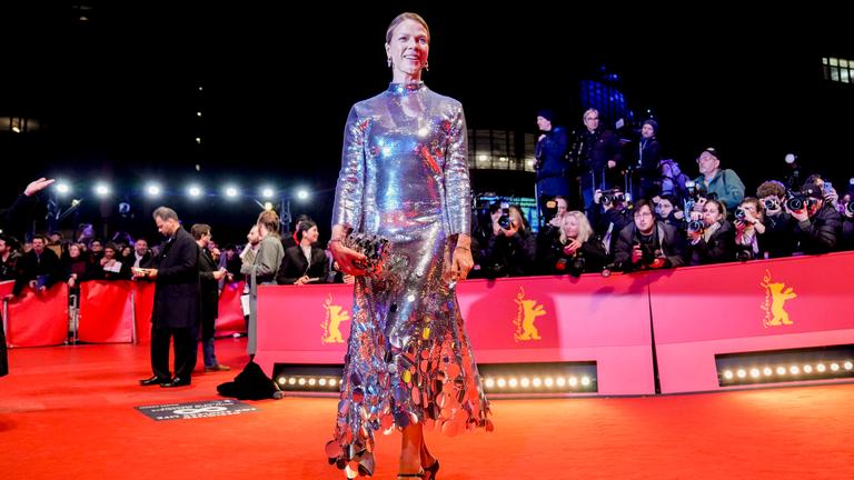 Jessica Schwarz auf dem roten Teppich bei der Eröffnungsgala der 74. Internationalen Filmfestspiele Berlinale in Berlin, 15.02.2024.