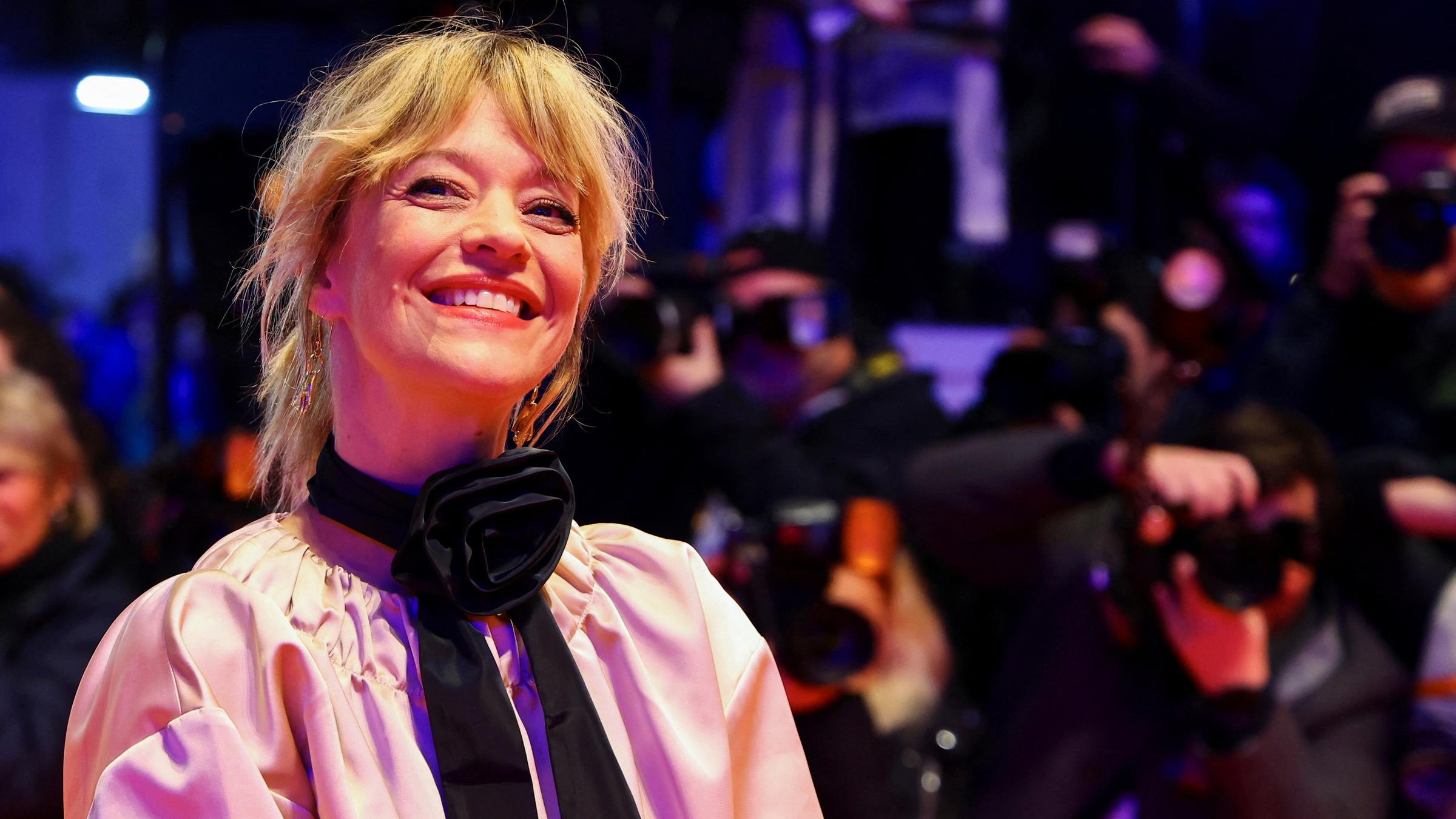 Heike Makatsch auf dem roten Teppich bei der Eröffnungsgala der 74. Internationalen Filmfestspiele Berlinale in Berlin, 15.02.2024.