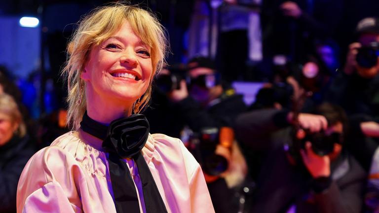 Heike Makatsch auf dem roten Teppich bei der Eröffnungsgala der 74. Internationalen Filmfestspiele Berlinale in Berlin, 15.02.2024.