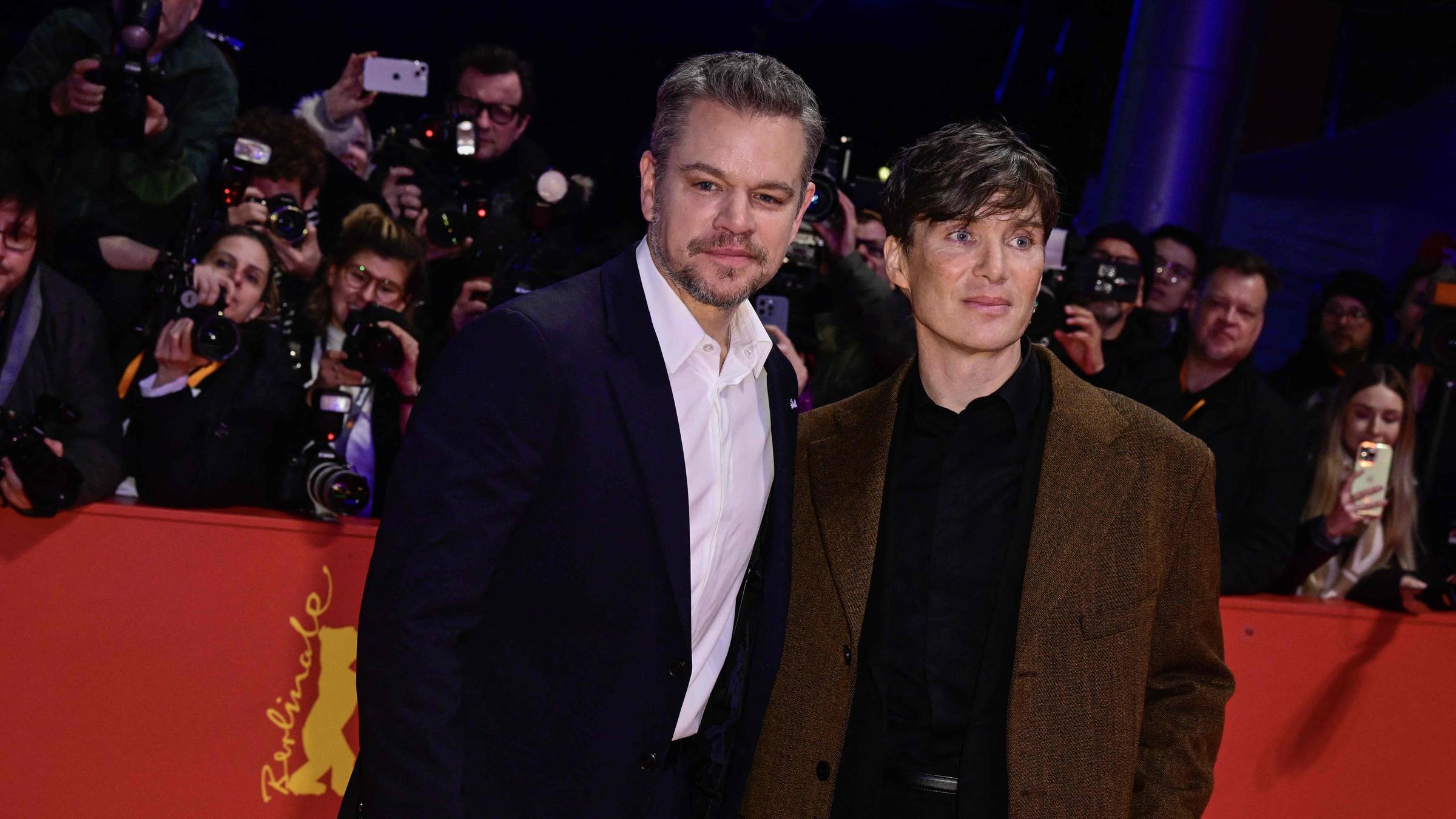 Matt Damon und Cillian Murphy auf dem roten Teppich bei der Eröffnungsgala der 74. Internationalen Filmfestspiele Berlinale in Berlin, 15.02.2024.