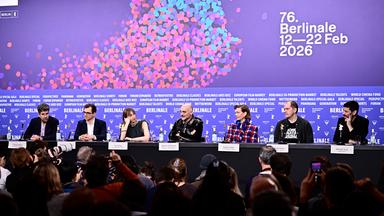 Die Produzenten Tobias Walker und Johannes Schubert, die Schauspielerin Caro Braun, der Regisseur Markus Schleinzer, die Schauspieler Sandra Hüller und Godehard Giese sowie Moderator Michael Stütz.
