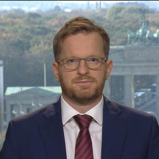 Bernd Benthin vor dem Berliner Tor