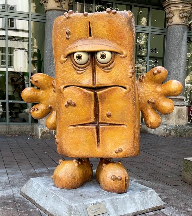 Die Bernd das Brot Statue in Erfurt ist wieder sauber.