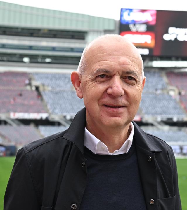 Bernd Neuendorf im Stadion von Chicago