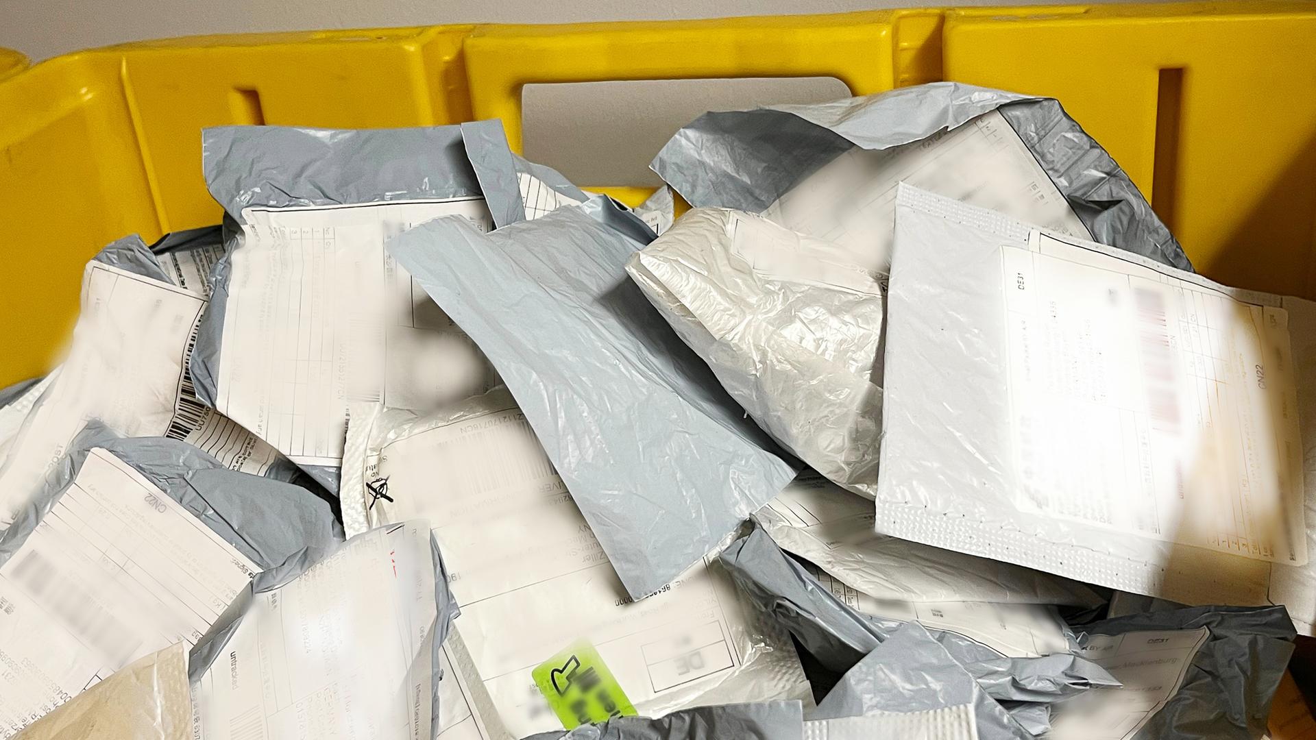 Beschlagnahmte Sendungen mit Saatgut