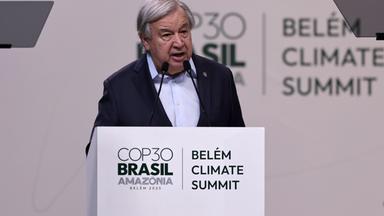 Antonio Guteress spricht während der Eröffnung des COP30-Klimagipfels.