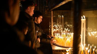 Bethlehem: Gläubige beten an Heiligabend in der Geburtskirche in Bethlehem im Westjordanland, die traditionell für den Geburtsort Jesu gehalten wird.