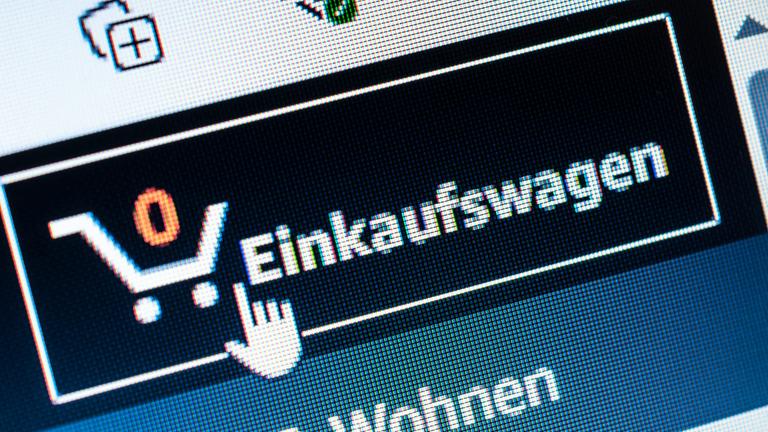 Ein elektronischer Einkaufwagen zum bezahlen auf einer Website.