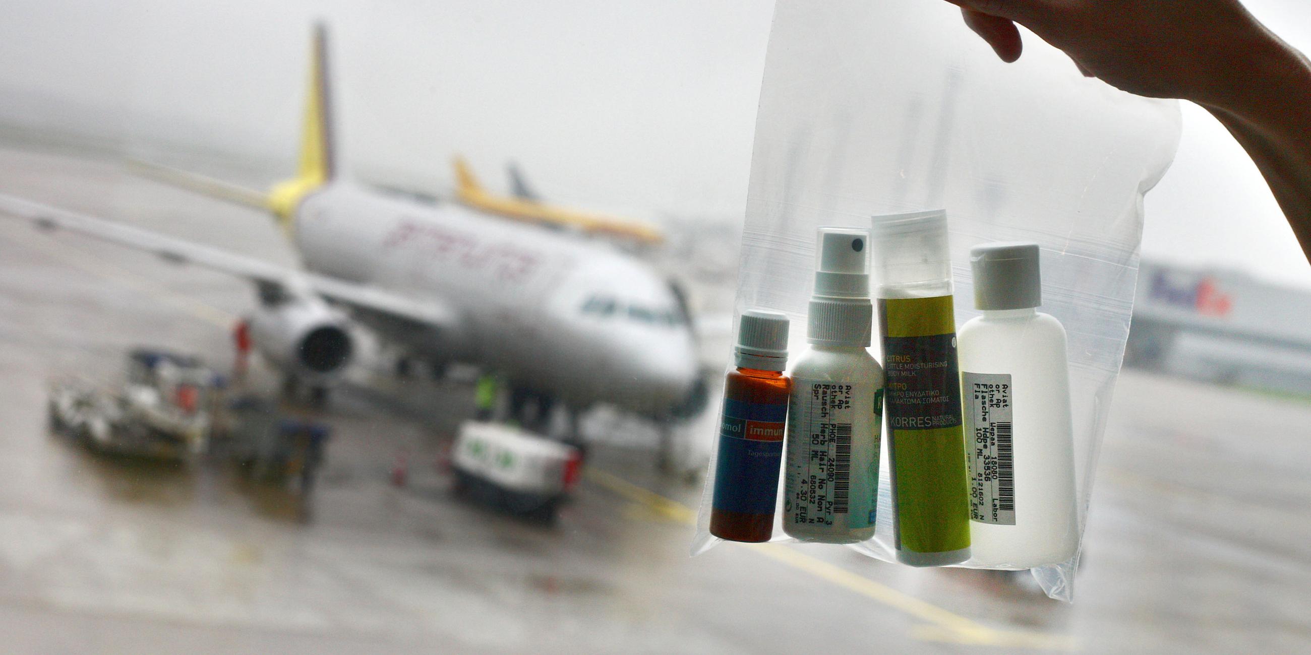 Beutel mit Fläschchen, Symbolfoto für Flugsicherheit