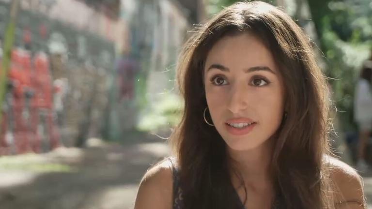 Promi-Klatsch mit Gizem Çelik aus "Beyond Gossip"