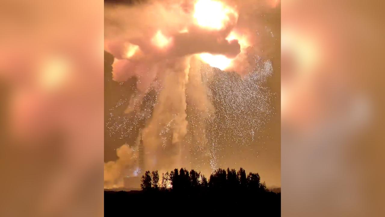 Blue Origin rocket explodes during test - | large fireball