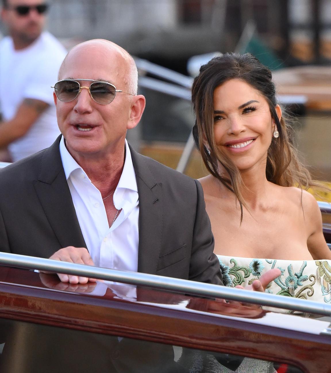 Jeff Bezos und Lauren Sànchez kommen auf dem Campo della Madonna dell'Orto in Venedig an.