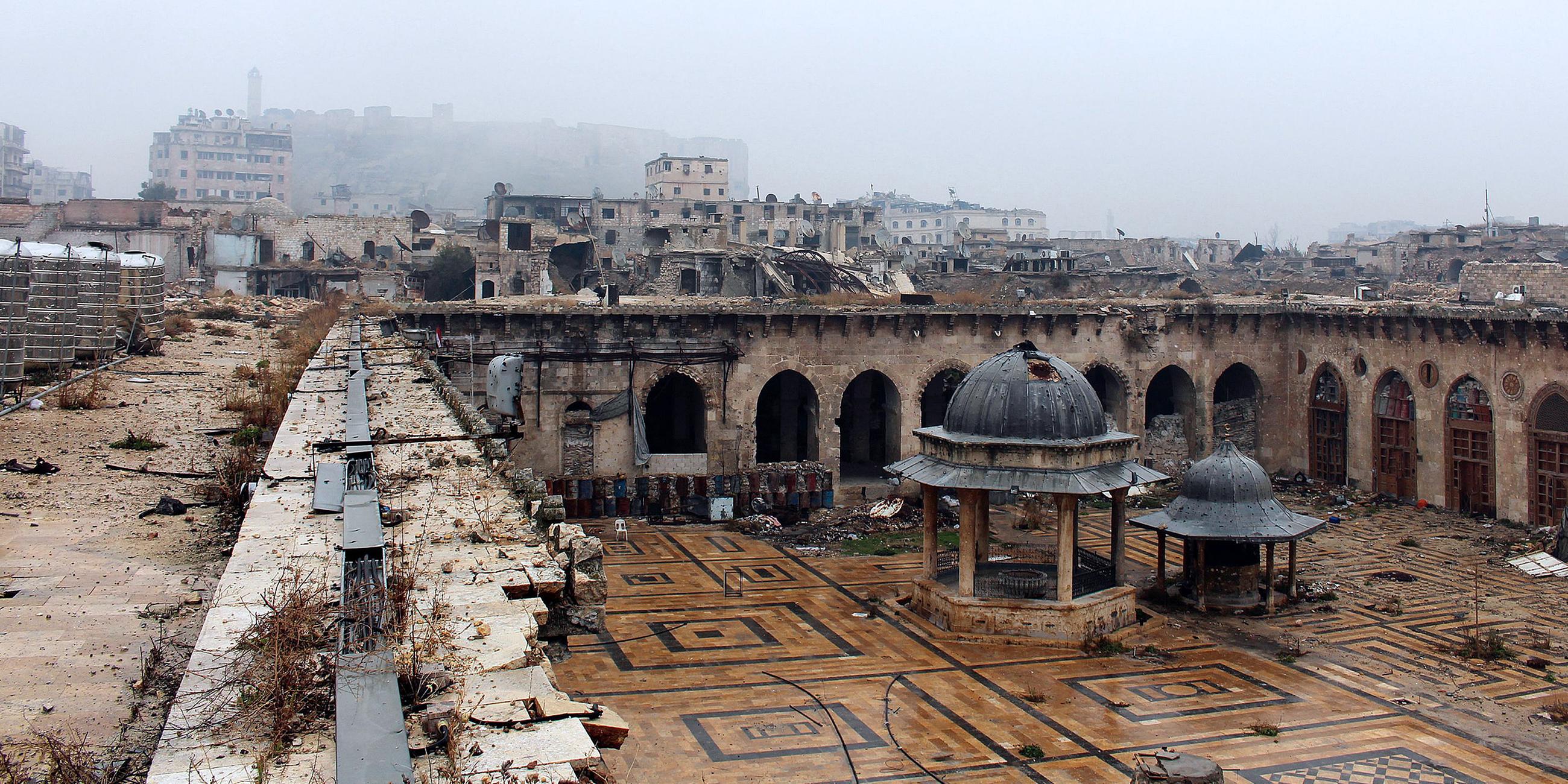 Archiv: Zerstörte Umayyaden-Moschee in Aleppo, aufgenommen am 13.12.2016