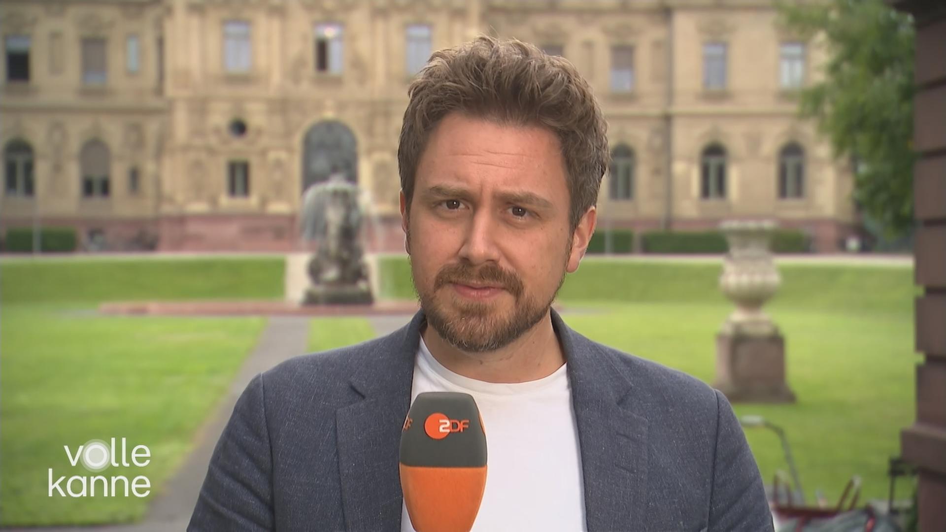 Jan Henrich blickt in die Kamera