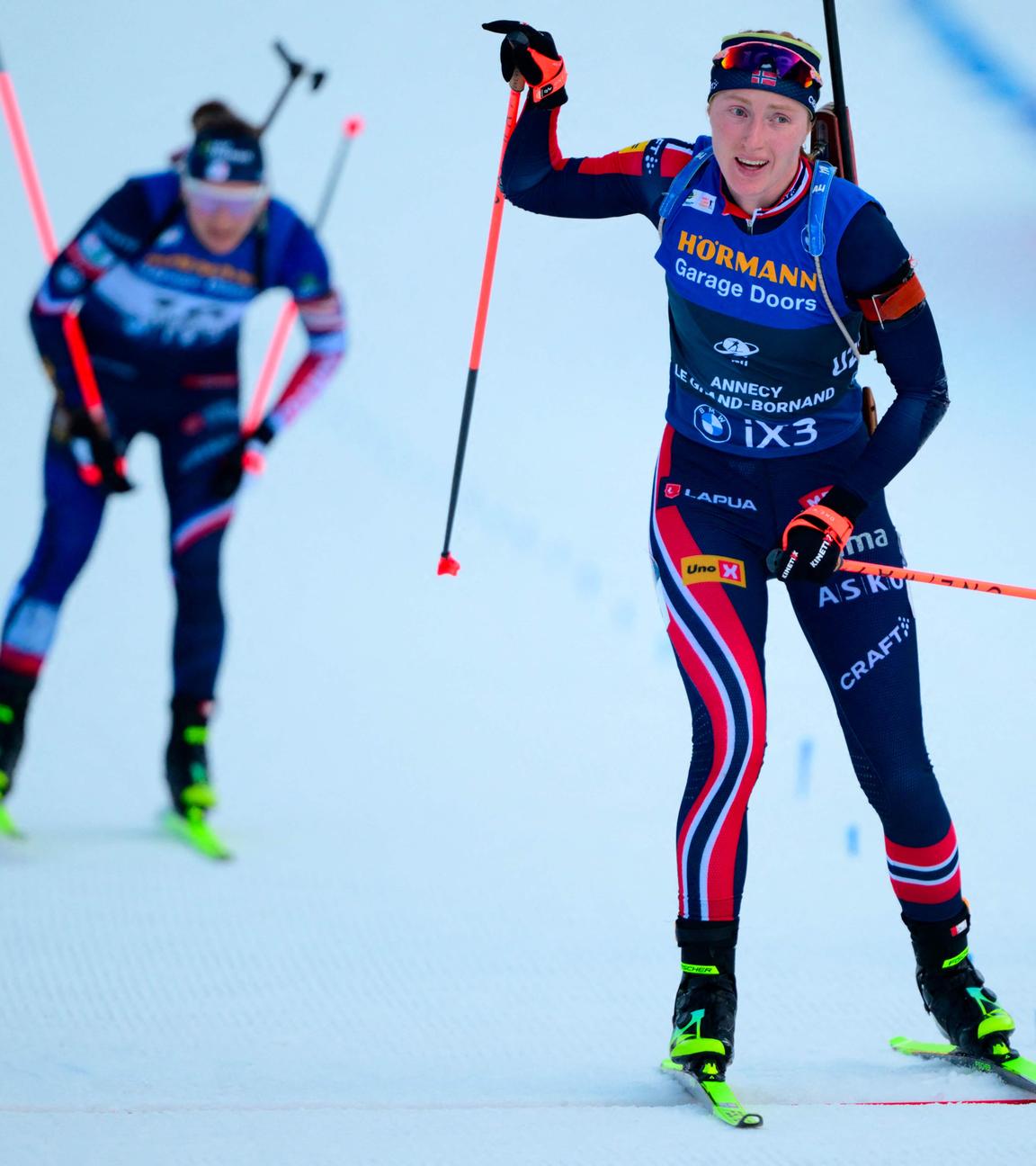 Maren Kirkeeide lässt im Massenstart die Konkurrenz hinter sich