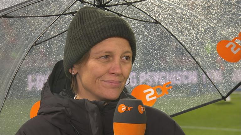 Bianca Rech ist beim Interview. 