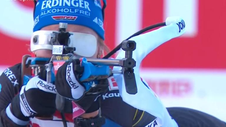 Biathletin Franziska Preuß beim Sprint-Weltcup in Le Grand Bornand