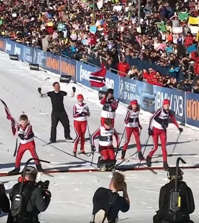 Ein jugendliches Biathlon-Sextett mit Beeinträchtigungen wird am Holmenkollen gefeiert