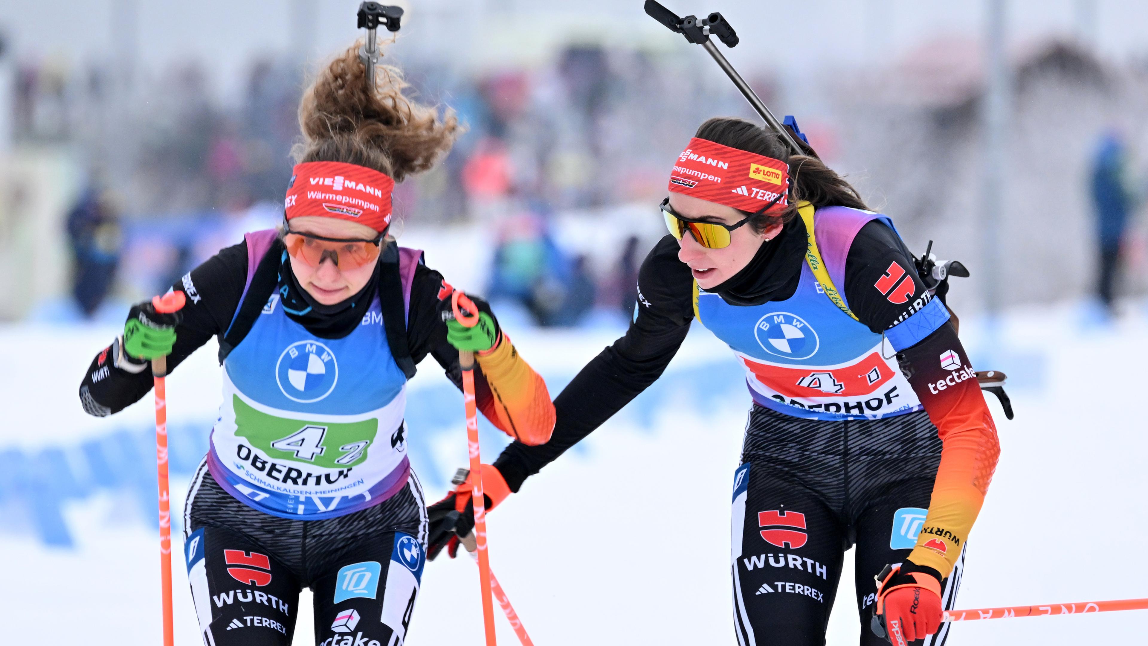 Vanessa Voigt (r.) aus Deutschland und Janina Hettich-Walz aus Deutschland beim Wechsel, aufgenommen am 07.01.2024