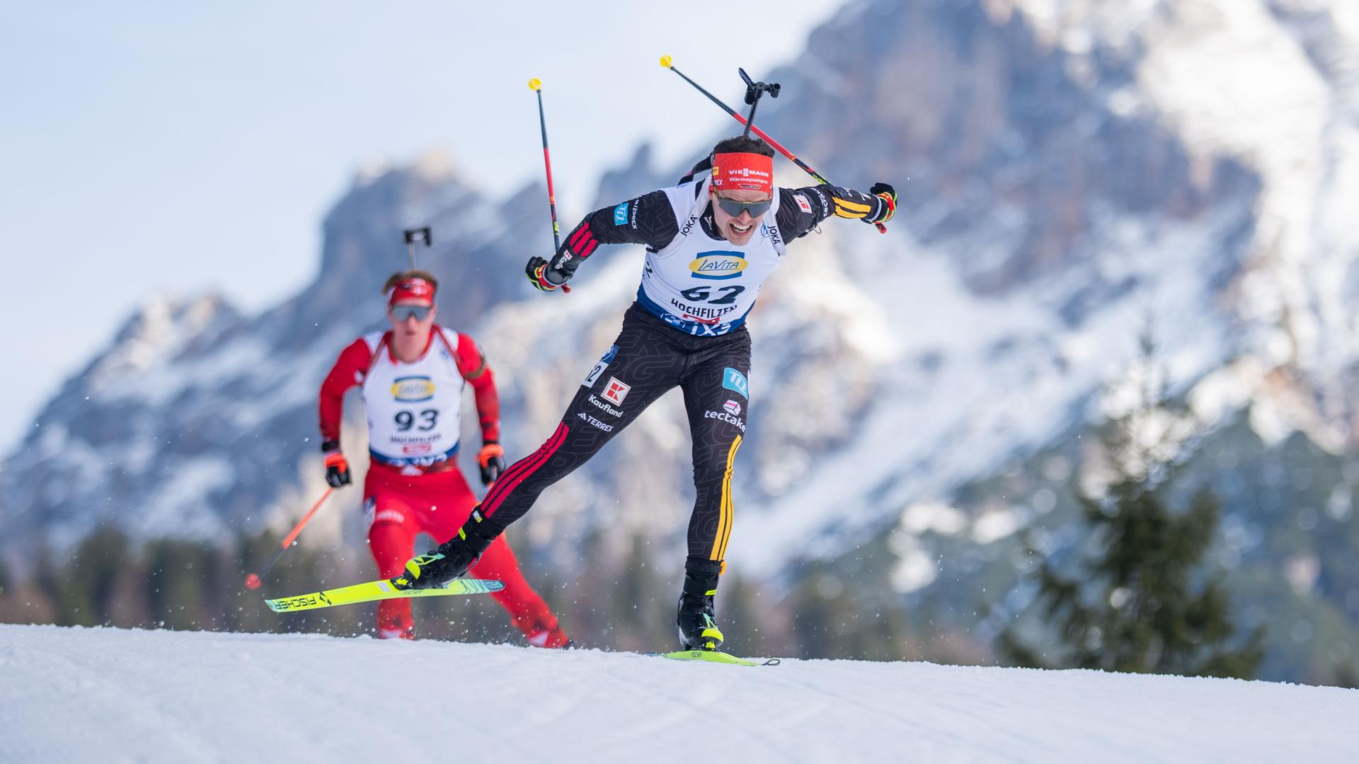 Philipp Horn vor malerischer Winterkulisse beim Biathlon-Weltcup in Hochfilzen in Österreich.