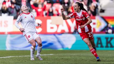 Bayerns Stürmerin Natalia Padilla Bidas jubelt nach ihrem Treffer zum 2:0 in der Bundesligapartie gegen den 1. FC Nürnberg.