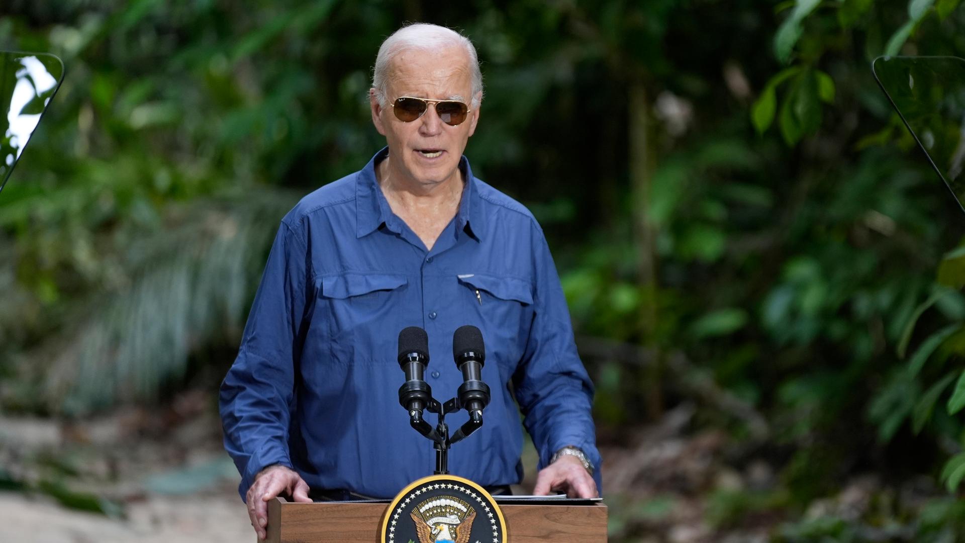 US-Präsident Joe Biden spricht nach einem Rundgang durch das Museu da Amazonia in Manaus, Brasilien.