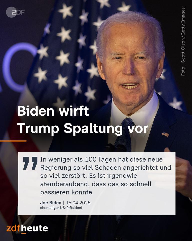 Joe Biden spricht in ein Mikrofon. Davor eine Zitattafel.