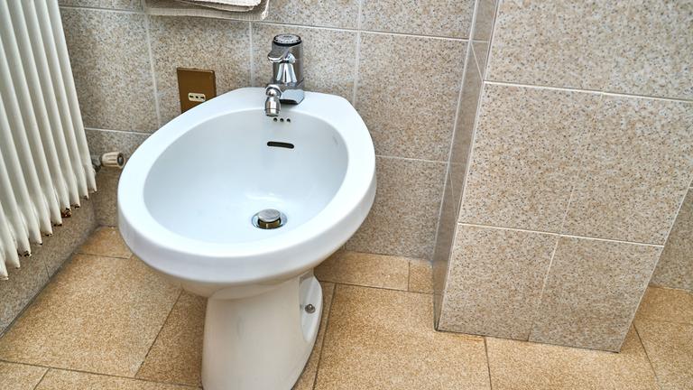 Ein Bidet in einem Badezimmer in Italien.