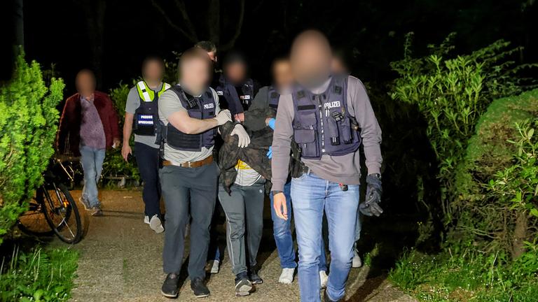 Mann verletzt mehrere Menschen in Bielefeld - Festnahme