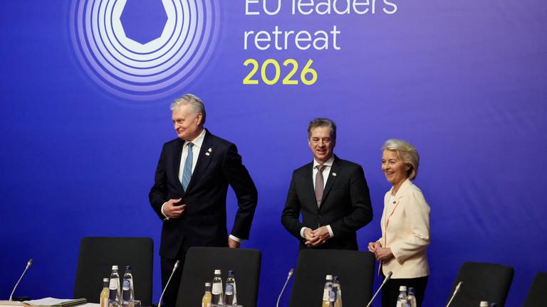 Gitanas Nauseda, Robert Golob und Ursula von der Leyen reagieren sind zu sehen