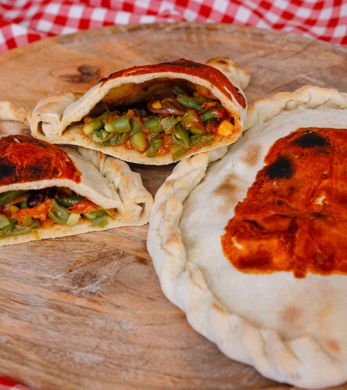 Calzone mit Barbecue-Bohnen