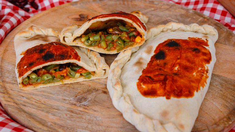 Calzone mit Barbecue-Bohnen