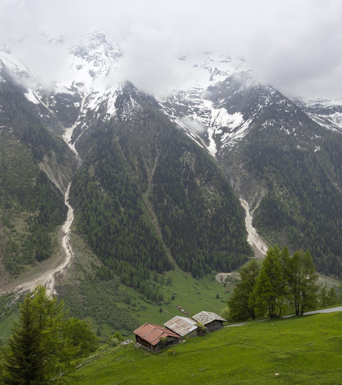 Eine Alp oberhalb des Dorfes Wiler, Schweiz, 20. Mai 2025. Das Dorf Blatten VS im Lötschental musste wegen Felssturzgefahr vollständig evakuiert werden. Rund 300 Personen sind davon betroffen.