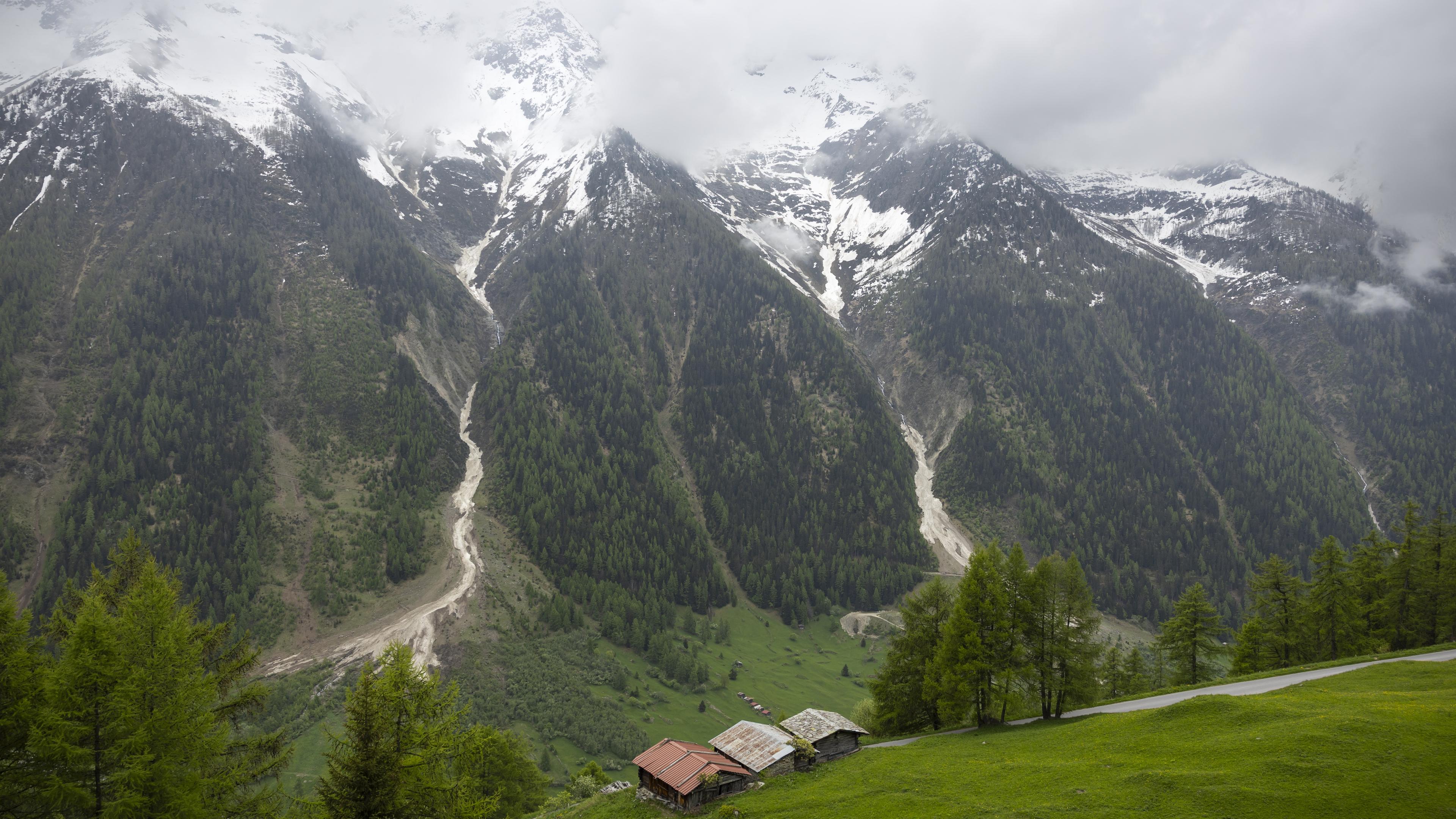 Eine Alp oberhalb des Dorfes Wiler, Schweiz, 20. Mai 2025. Das Dorf Blatten VS im Lötschental musste wegen Felssturzgefahr vollständig evakuiert werden. Rund 300 Personen sind davon betroffen.
