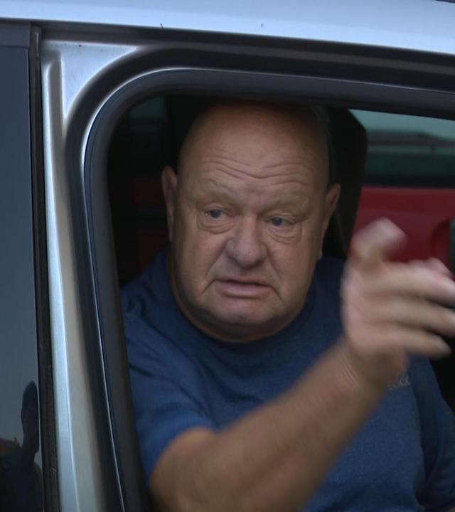 Mann im Auto