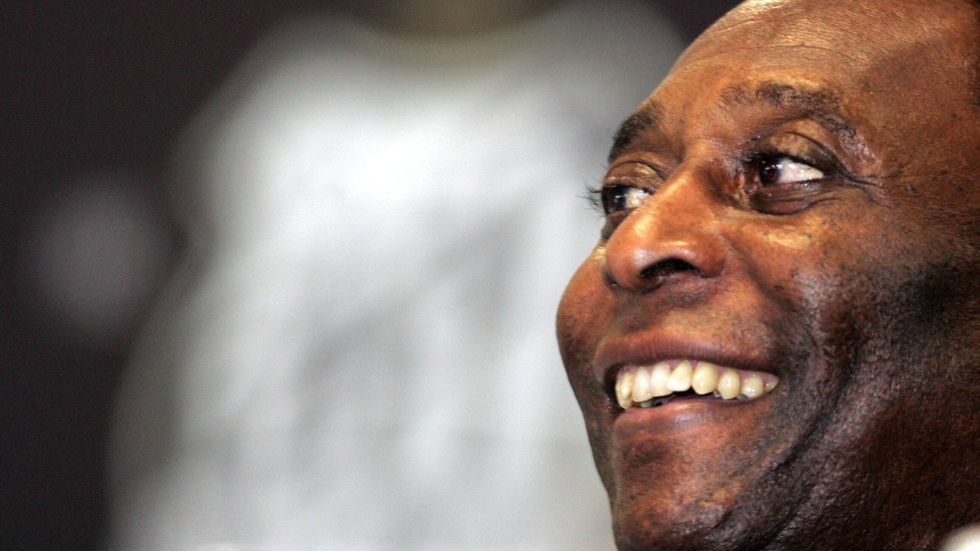 Pelé lächelt