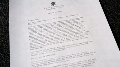 Bill und Hillary Clinton schrieben einen langen Brief an den Abgeordneten James R. Comer aus Kentucky, den republikanischen Vorsitzenden des Aufsichtsausschusses, in dem sie sich weigerten, vor dem Kongress auszusagen.