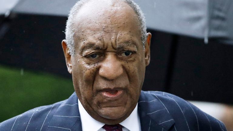 Bill Cosby kommt nach seiner Verurteilung wegen sexueller Nötigung zu einer Anhörung im Montgomery County Courthouse in Norristown, USA. 